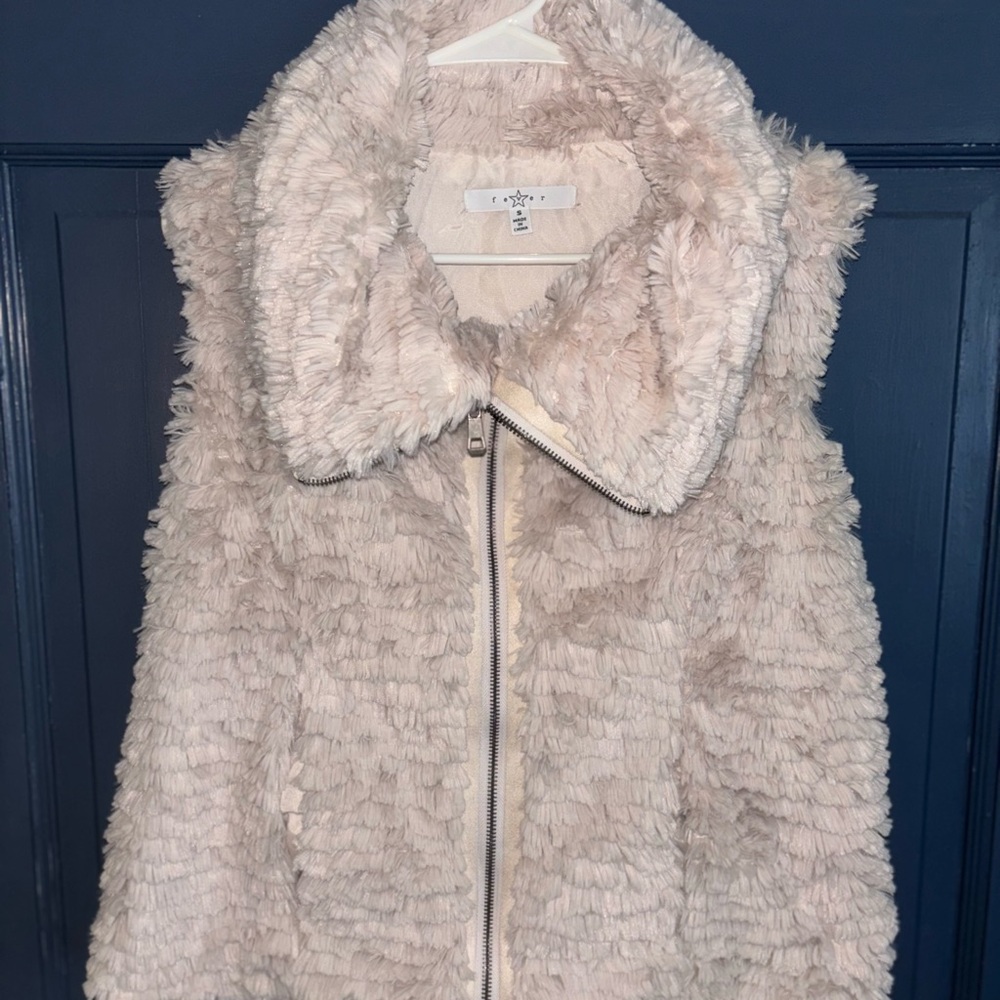 Fever Soft Cream Fleece Vest